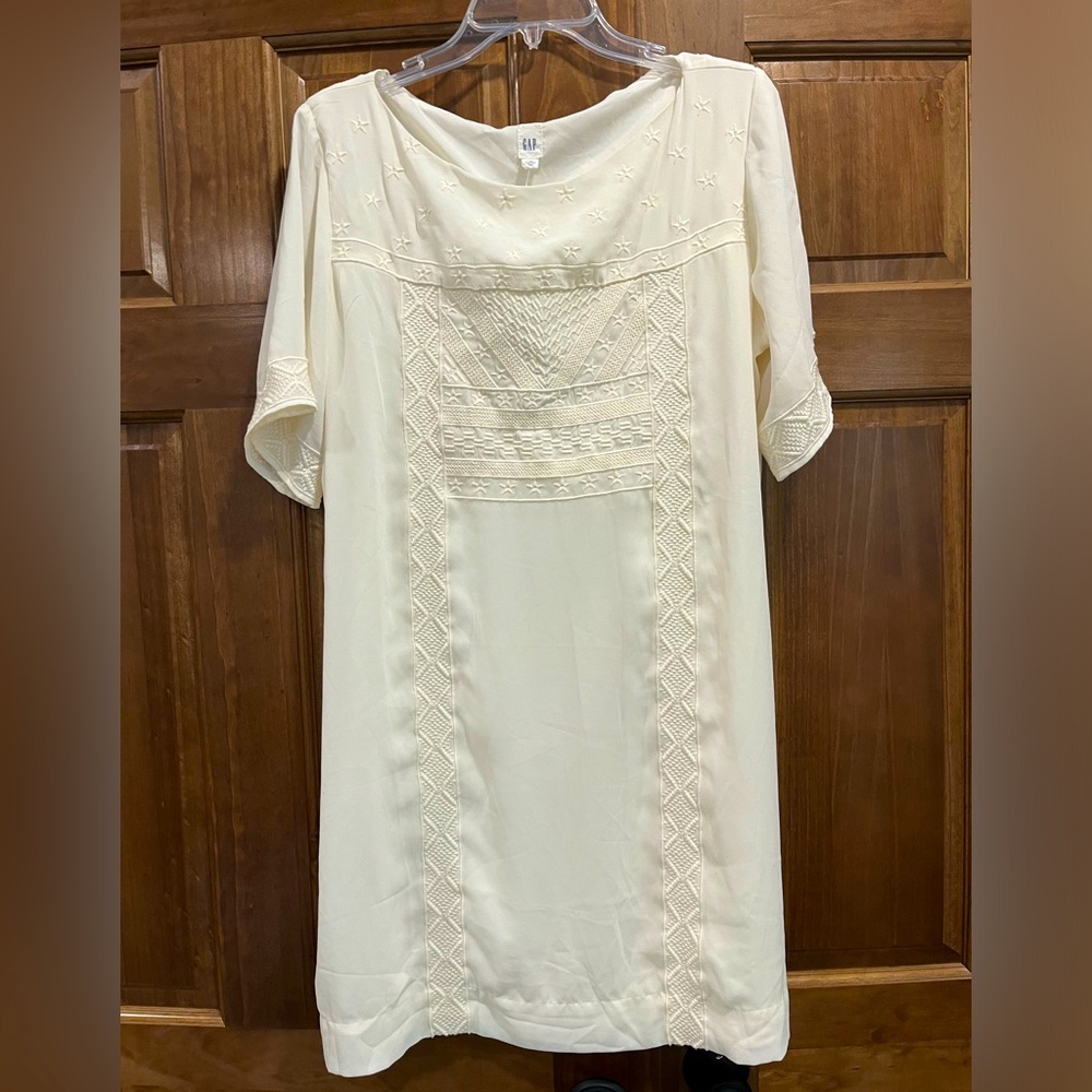Gap Cream Embroidered Flowy Shift Dress Size Medium Petite NWT